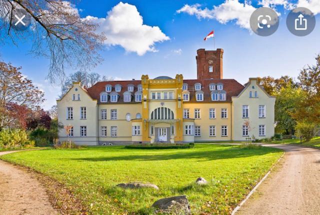 Schloss Lelkendorf Apartment Ulrichshusen Maisonette Fewo Mecklenburger Seenplatte Mit Dachterrasse Naehe Ostsee Εξωτερικό φωτογραφία